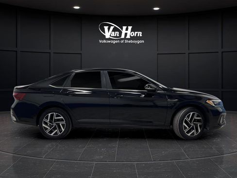 Used 2022 Volkswagen Jetta SEL image 2