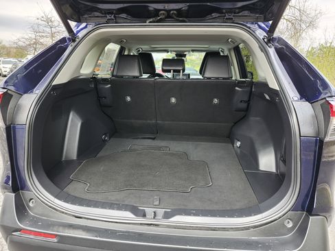 Used 2021 Toyota RAV4 XLE Premium image 16