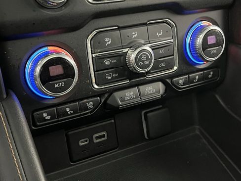 Used 2022 GMC Yukon XL AT4 image 21