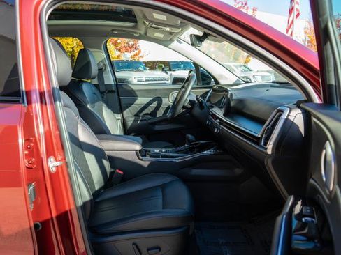 Certified 2025 Kia Sorento SX image 10
