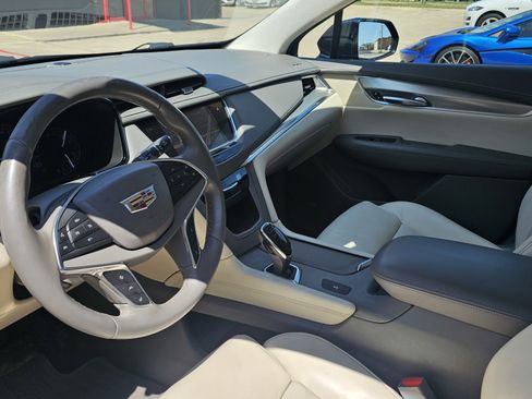 Used 2017 Cadillac XT5 Luxury w/ Driver Awareness Package image 24