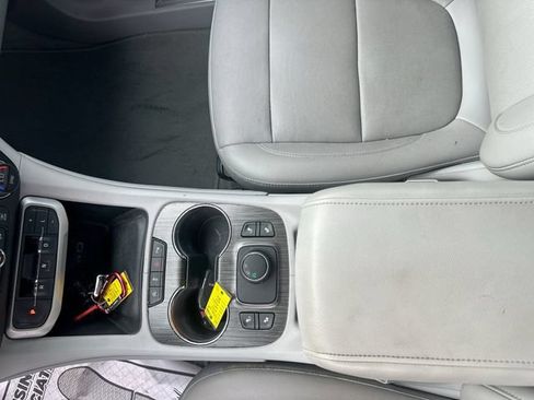 Used 2020 GMC Acadia SLT FWD image 19