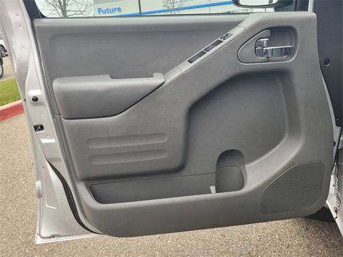 Used 2017 Nissan Frontier SV image 18