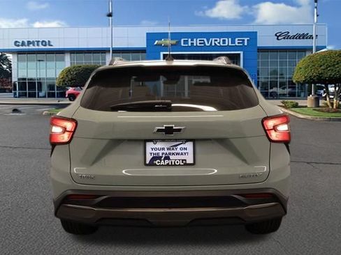 New 2026 Chevrolet Trax ACTIV w/ Sunroof Package FWD image 4