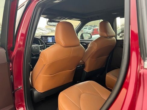 Used 2021 Toyota Highlander Platinum image 18