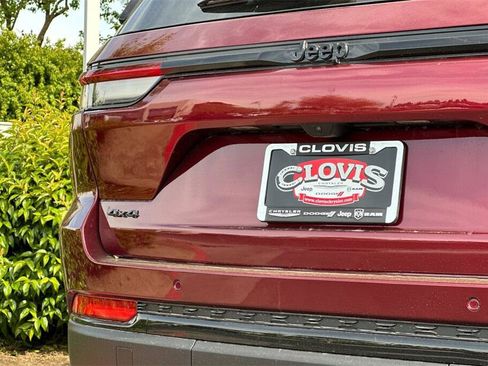 New 2025 Jeep Grand Cherokee Altitude image 22