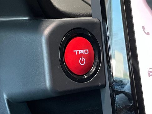 Used 2025 Toyota Tacoma TRD Sport AWD/4WD image 28