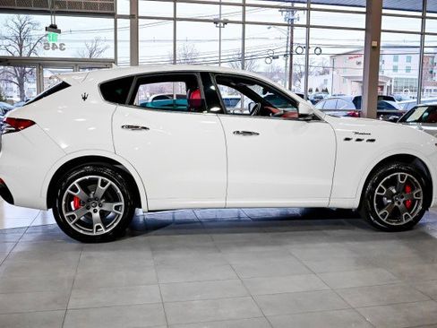 Used 2022 Maserati Levante Modena image 5
