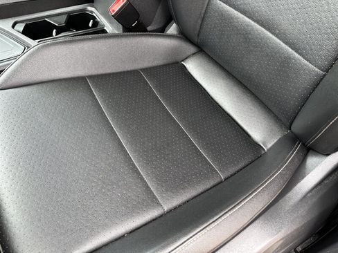 Used 2020 Volkswagen Tiguan SE image 18