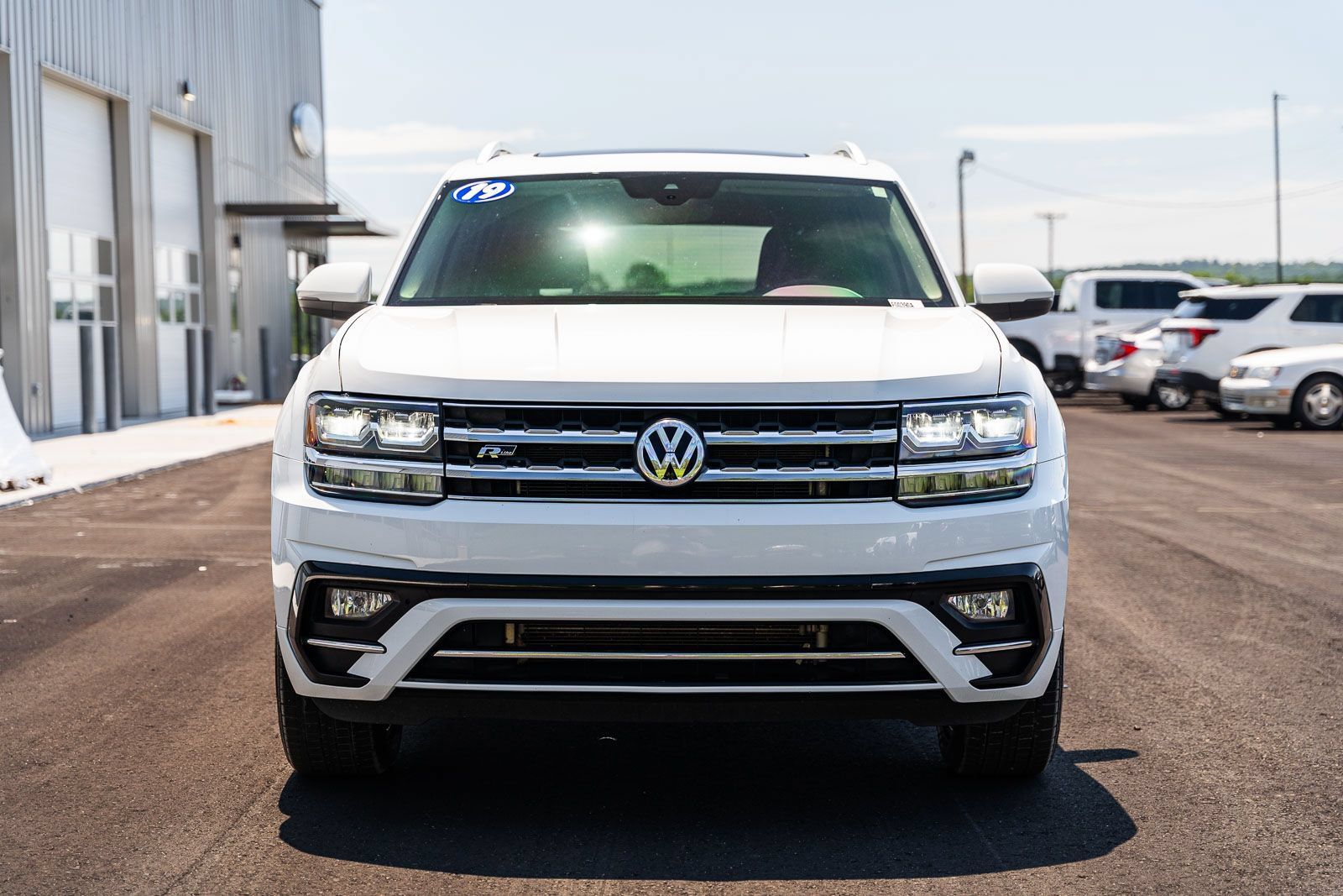 Used 2019 Volkswagen Atlas SE w/ Panoramic Sunroof Package FWD image 2
