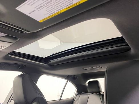 Used 2020 Toyota Corolla XSE image 24