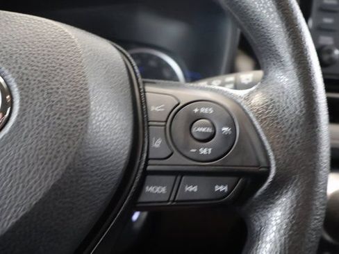 Used 2020 Toyota RAV4 LE w/ Carpet Mat Package AWD/4WD image 17