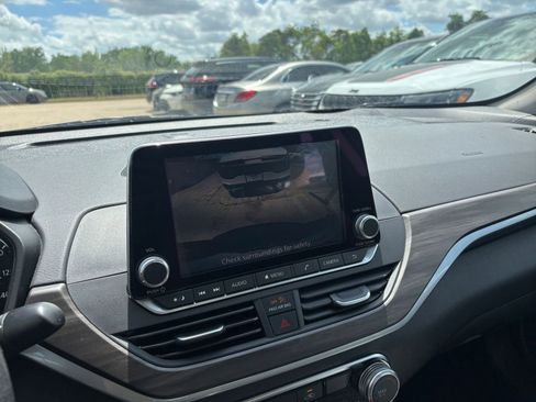 Used 2025 Nissan Altima 2.5 SV image 23