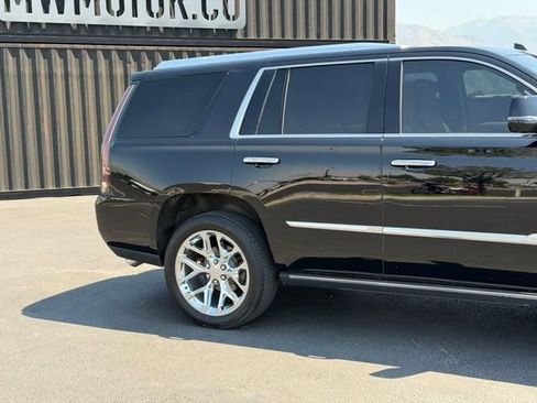 Used 2019 Cadillac Escalade Platinum AWD/4WD image 4