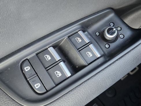 Used 2022 Audi Q7 Premium Plus w/ Premium Plus Package image 33