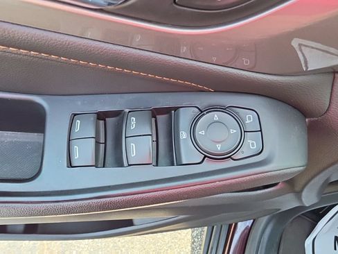 Used 2018 Chevrolet Traverse LT FWD image 21