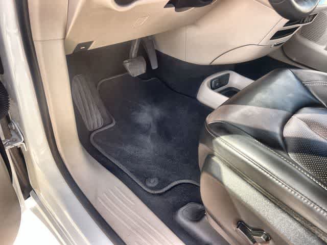 Used 2023 Chrysler Pacifica Touring-L FWD image 3