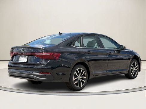 New 2026 Volkswagen Jetta SE FWD image 3
