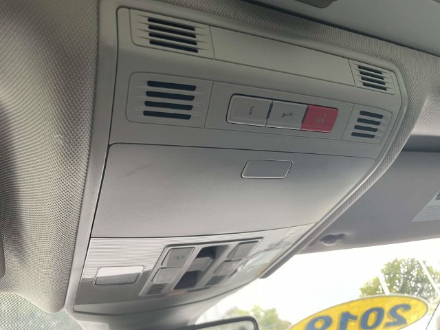 Used 2019 Volkswagen Jetta SEL Premium FWD image 29