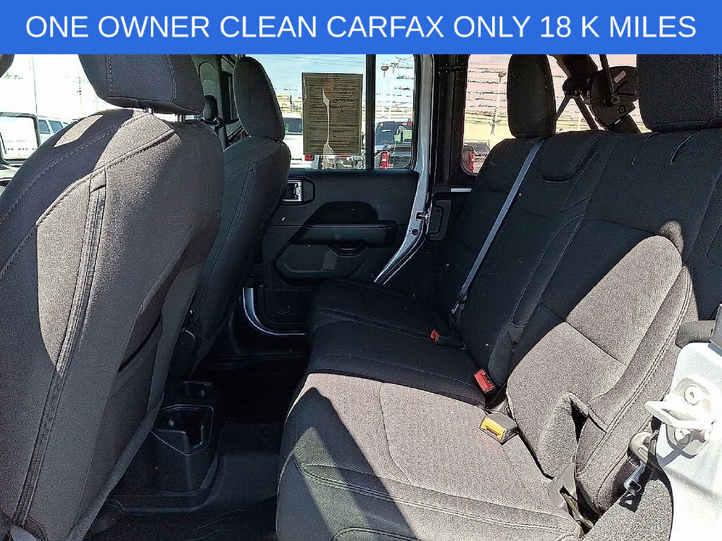Used 2022 Jeep Wrangler Unlimited Sahara w/ Cold Weather Group AWD/4WD image 10