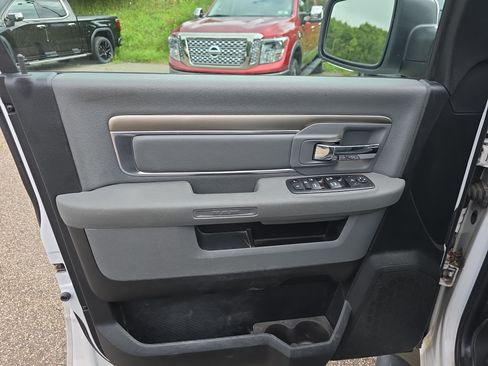Used 2018 RAM 1500 SLT AWD/4WD image 18