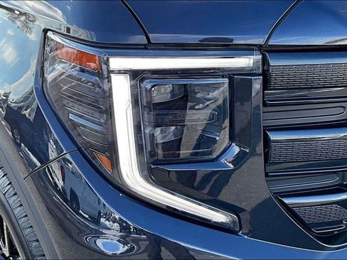 Used 2023 GMC Sierra 1500 Elevation image 29