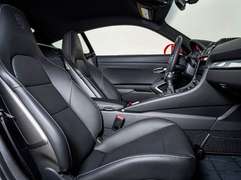 Used 2024 Porsche 718 Cayman RWD image 16