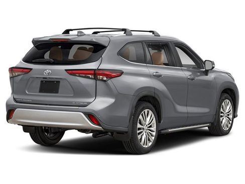 New 2026 Toyota Highlander Platinum image 2