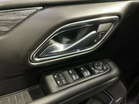 Used 2023 GMC Yukon SLT AWD/4WD image 16