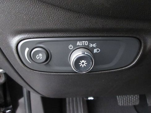 Certified 2022 Chevrolet Equinox RS w/ Infotainment Package FWD image 23