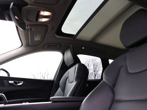 Used 2025 Volvo XC60 B5 Core image 20