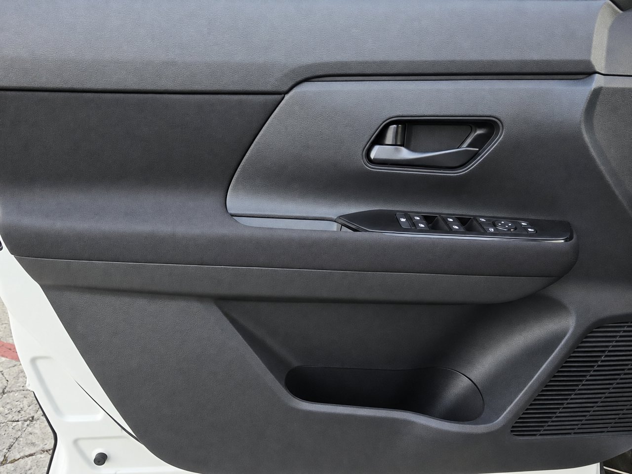 Used 2025 Nissan Kicks S FWD image 12