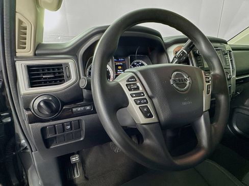 Used 2019 Nissan Titan SV AWD/4WD image 12