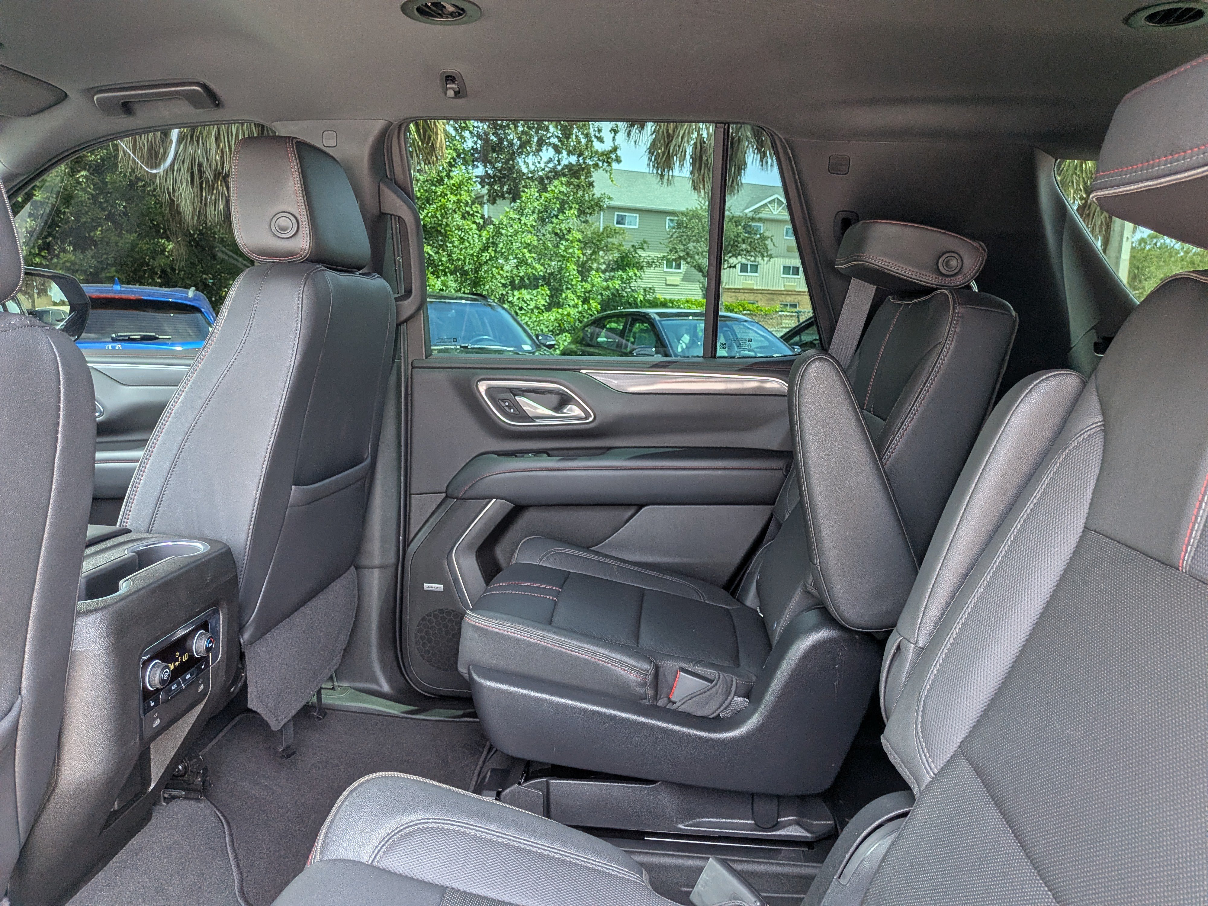Used 2022 Chevrolet Tahoe RST w/ Luxury Package RWD image 15