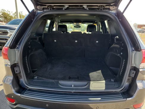 Used 2019 Jeep Grand Cherokee Laredo w/ 18" Wheel & 8.4" Radio Group image 8