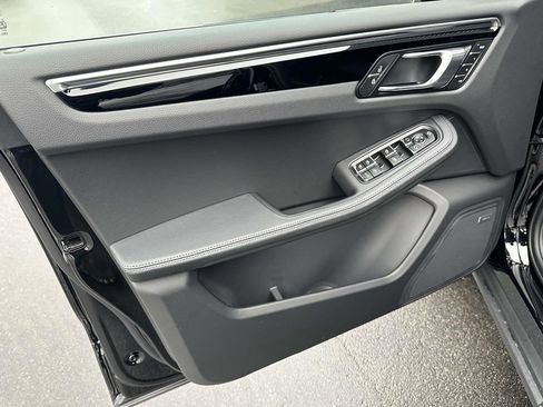 New 2026 Porsche Macan AWD/4WD image 16