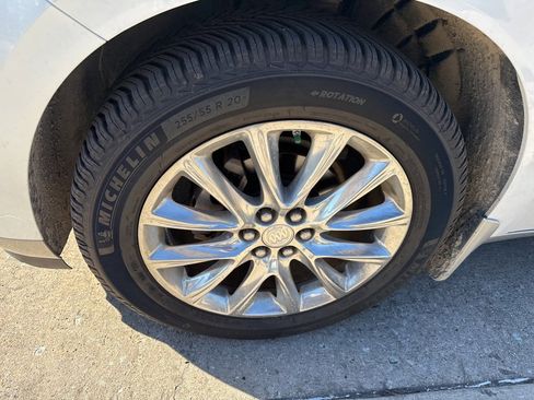 Used 2018 Buick Enclave Premium w/ Experience Buick Package image 11