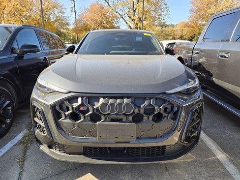 Used 2025 Audi SQ5 Prestige w/ Prestige Package image 3