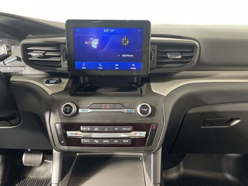 Used 2020 Ford Explorer XLT w/ Comfort Package AWD/4WD image 15