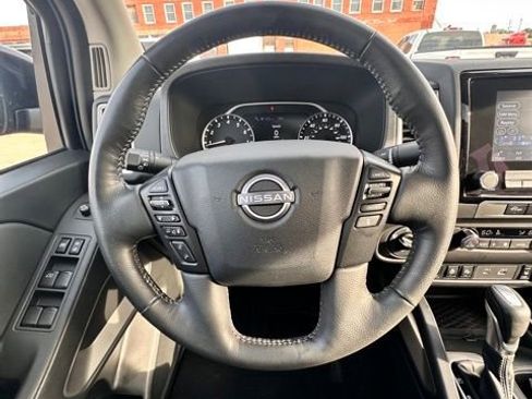 Certified 2024 Nissan Frontier SL w/ Technology Package AWD/4WD image 16