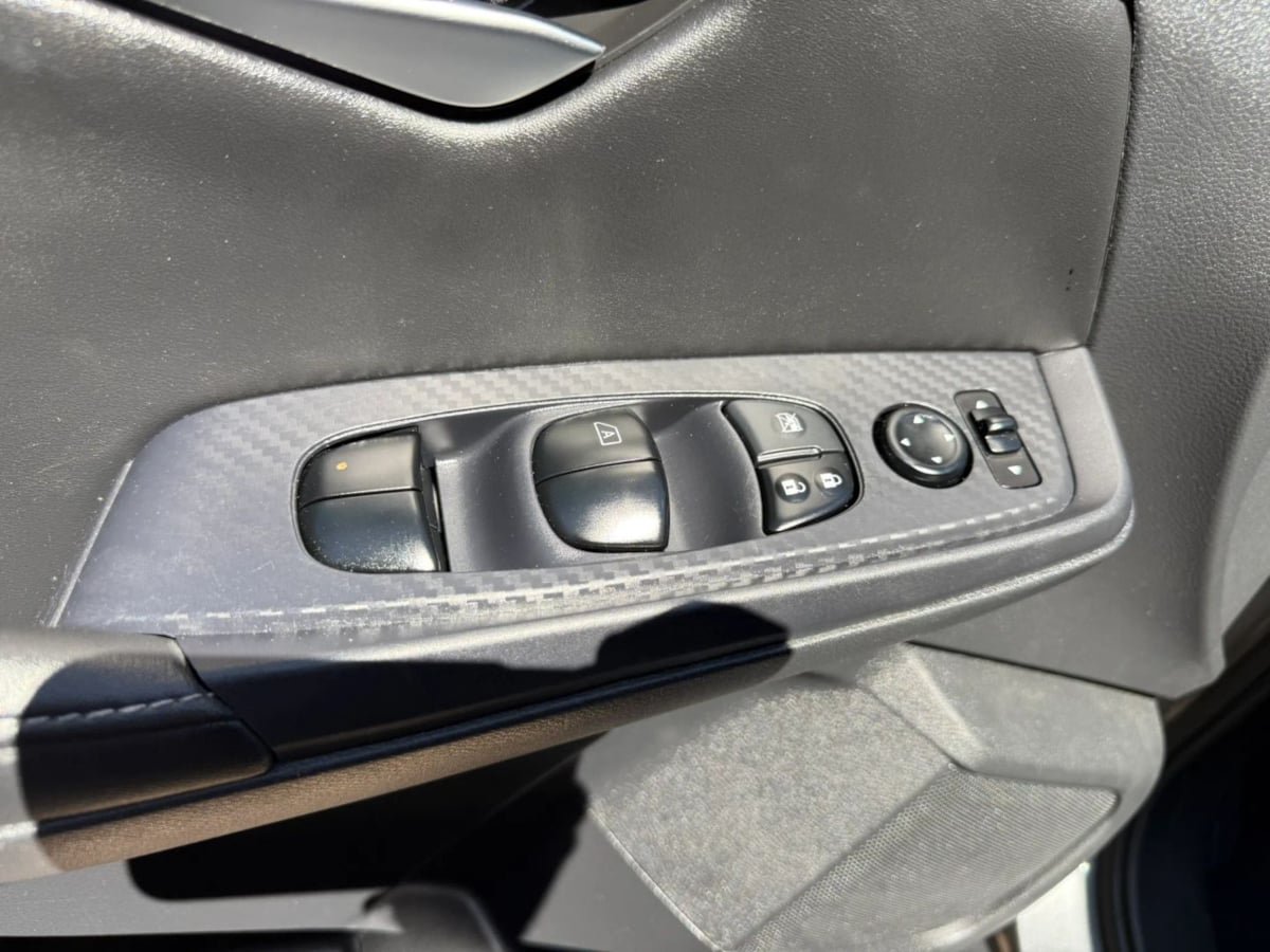 Used 2024 Nissan Sentra SV FWD image 17