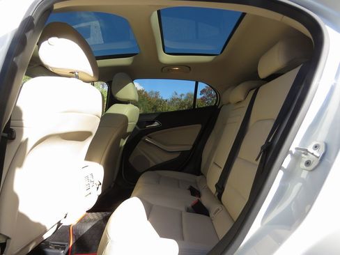 Used 2018 Mercedes-Benz GLA 250 4MATIC image 21