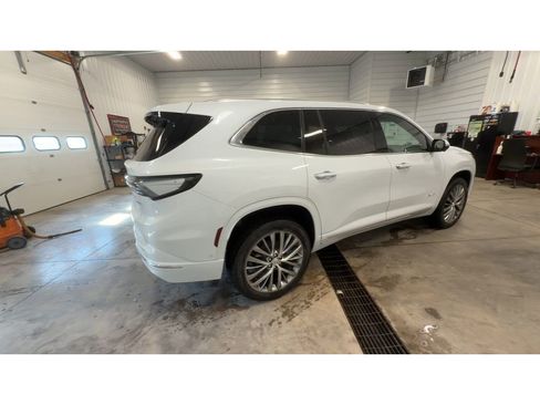 New 2026 Buick Enclave Avenir w/ Super Cruise Package image 8