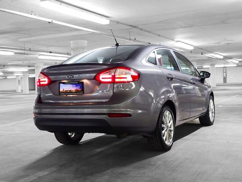 Used 2014 Ford Fiesta SE w/ Equipment Group 201A image 7