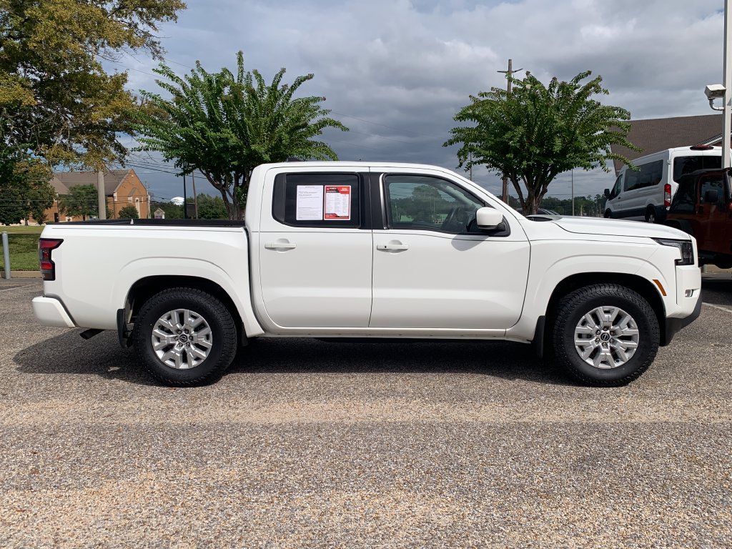 Used 2024 Nissan Frontier SV w/ SV Convenience Package RWD image 2