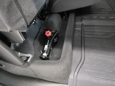 Used 2025 GMC Sierra 2500 SLE w/ SLE Value Package; image 12