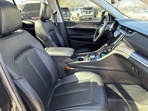 Used 2024 Jeep Grand Cherokee Limited image 10