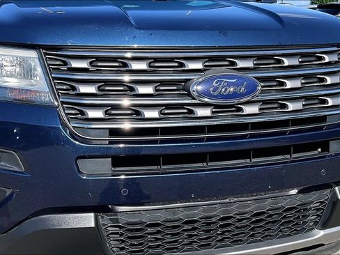 Used 2016 Ford Explorer XLT w/ Equipment Group 202A AWD/4WD image 38