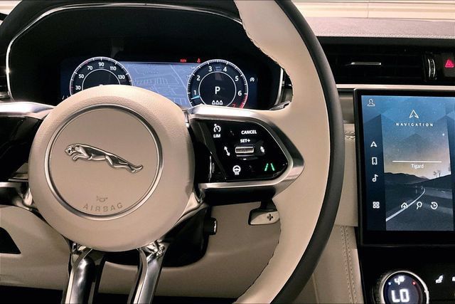 Certified 2026 Jaguar F-PACE R-Dynamic S AWD/4WD image 21