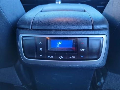 Used 2018 Toyota Highlander XLE AWD/4WD image 15